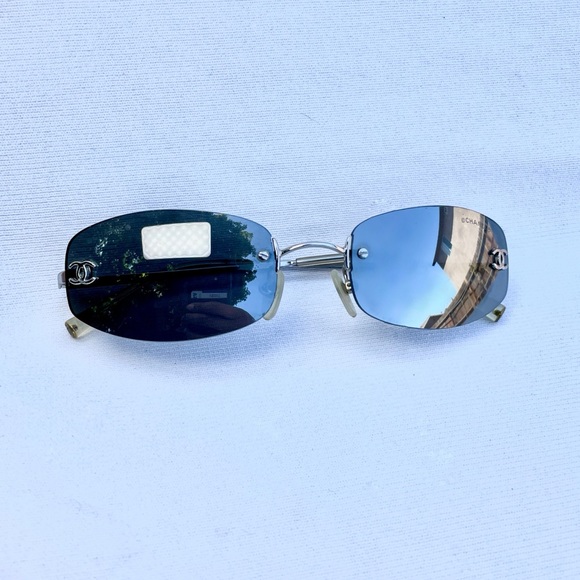 Vintage Chanel 4002 Sunglasses - Picture 2 of 7